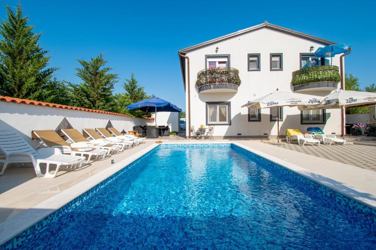 Apartments With Pool In Pula,Croatia Kültér fotó