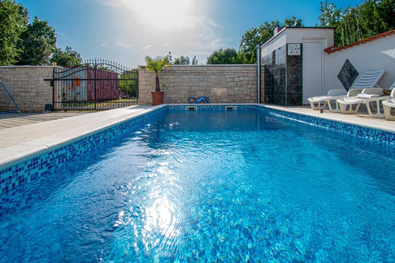 Apartments With Pool In Pula,Croatia Kültér fotó