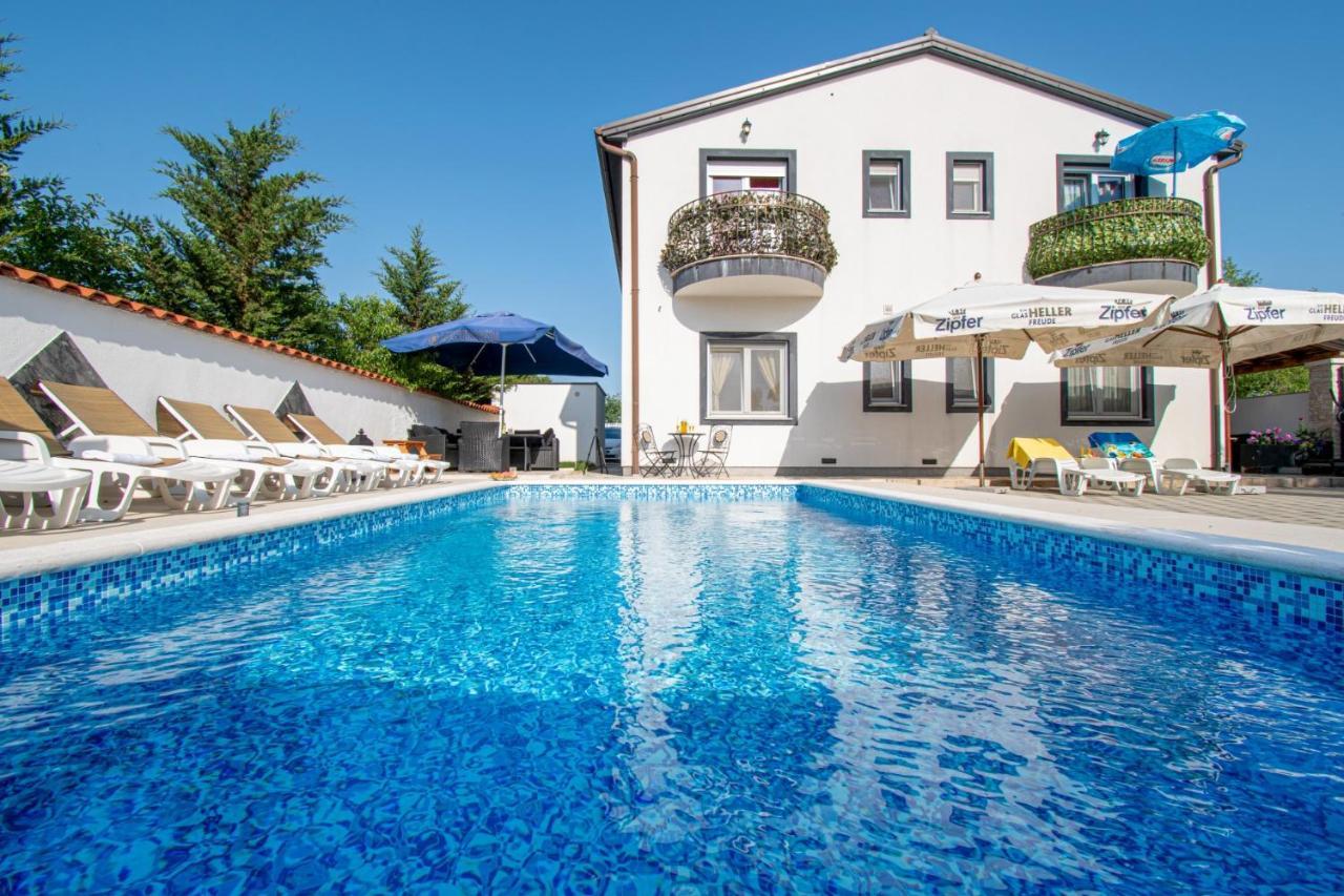Apartments With Pool In Pula,Croatia Kültér fotó