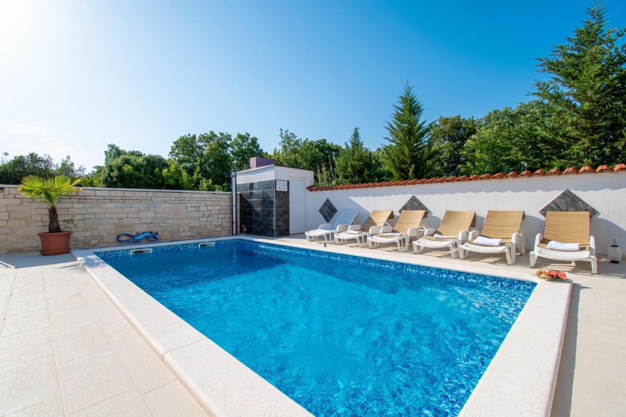 Apartments With Pool In Pula,Croatia Kültér fotó