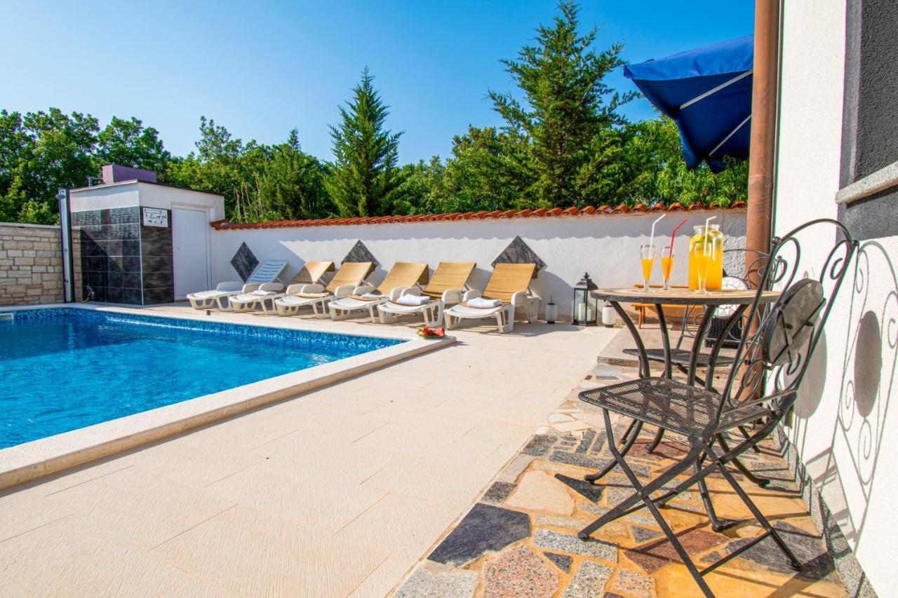 Apartments With Pool In Pula,Croatia Kültér fotó