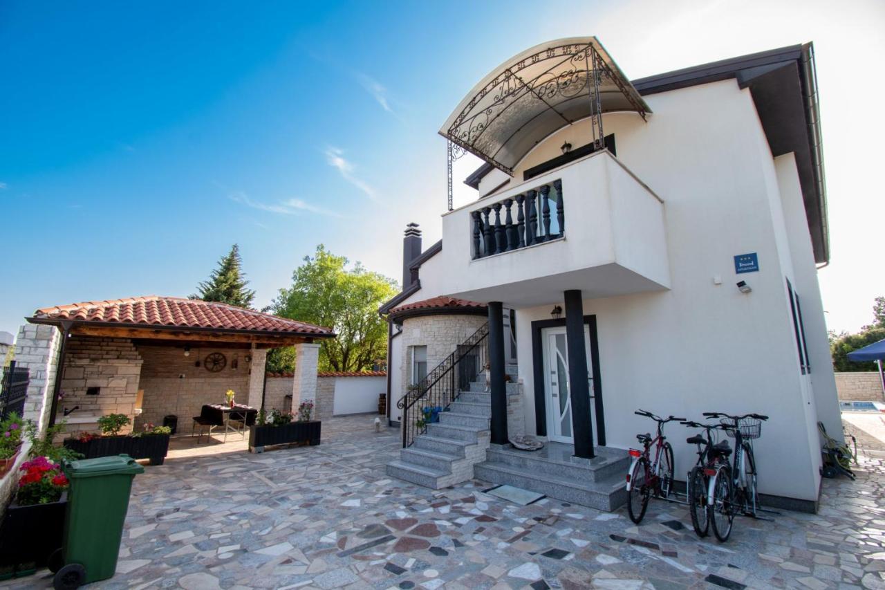 Apartments With Pool In Pula,Croatia Kültér fotó