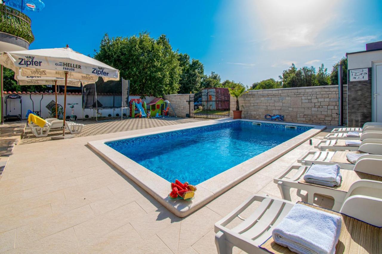 Apartments With Pool In Pula,Croatia Kültér fotó