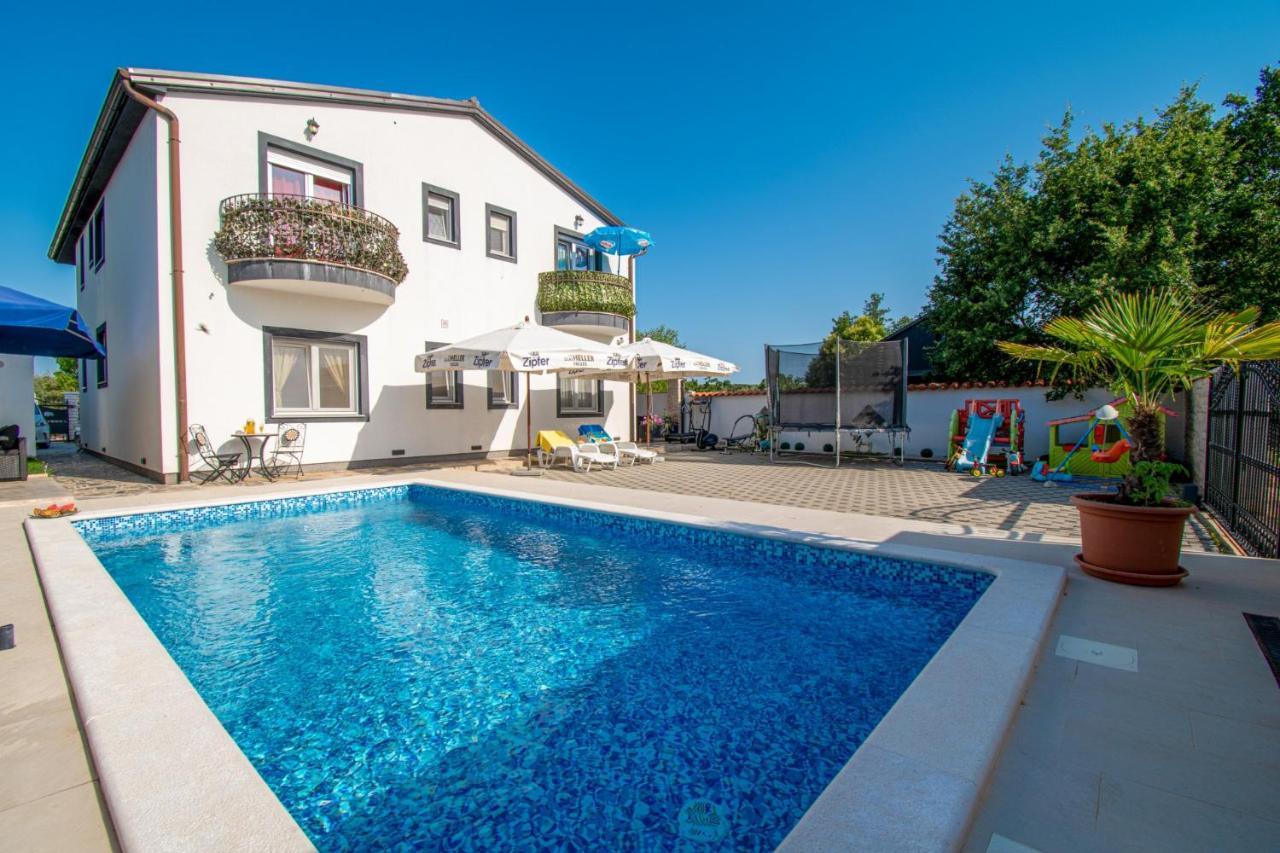 Apartments With Pool In Pula,Croatia Kültér fotó