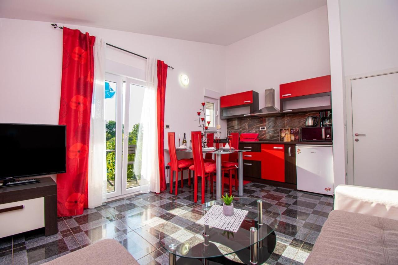 Apartments With Pool In Pula,Croatia Kültér fotó
