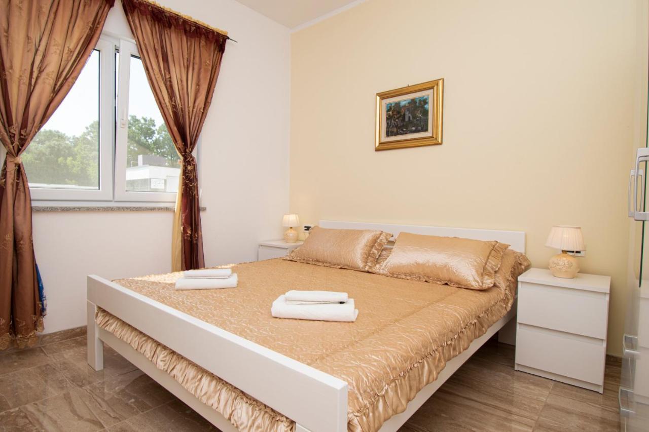 Apartments With Pool In Pula,Croatia Kültér fotó