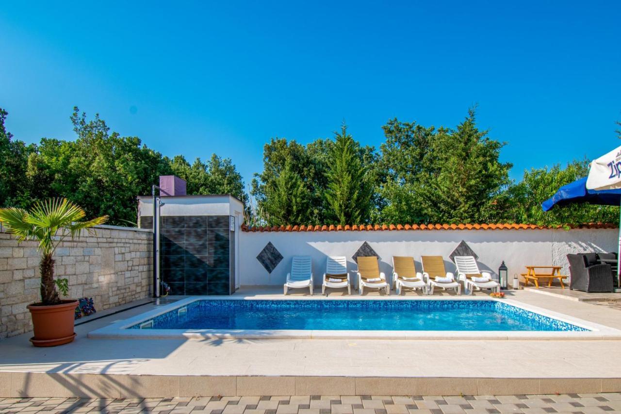 Apartments With Pool In Pula,Croatia Kültér fotó
